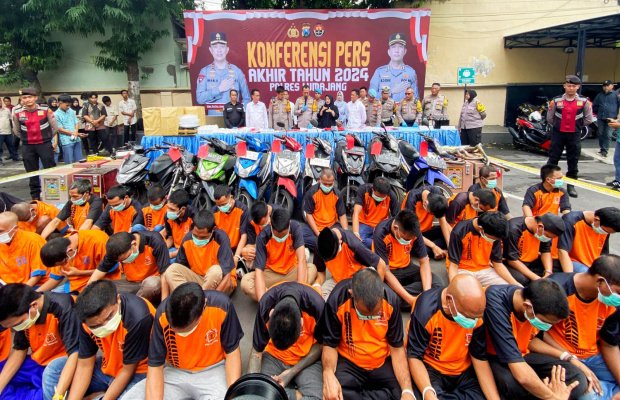 Foto: para tersangka sejumlah kasus hasil ungkap