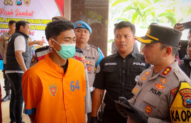 Foto: Kapolres Lumajang interogasi tersangka NA.