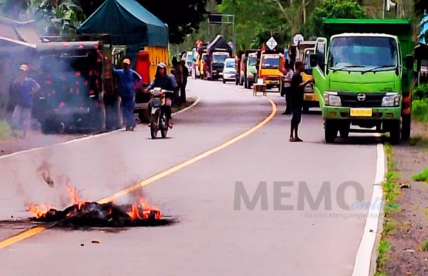 Foto: Jalur macet panjang, dampak aksi