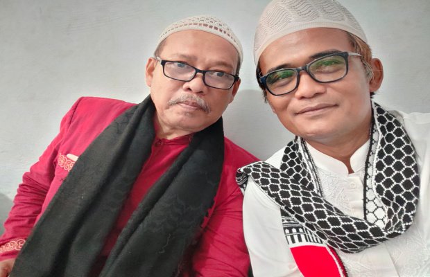 Foto: Ferry Arbania bersama Ketum Kompolan Potoh Kiai Rowi dalam acara Kompolan bulanan