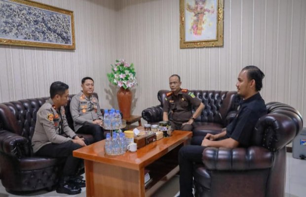 Foto: Kapolres Jember AKBP Bobby A. Condroputra, S.H., S.I.K., M.Si., dan Kepala Kejaksaan Negeri Jember, Ichwan Effendi, S.H., M.H.