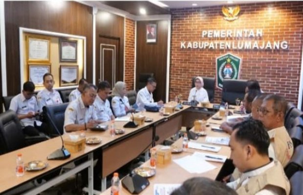 FOTO: Bupati Lumajang Indah Amperawati (Bunda indah) saat audiensi bersama forum