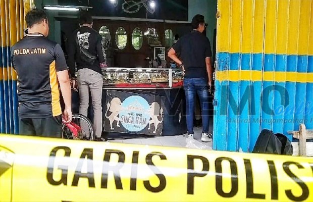 Foto: Polisi melakukan olah TKP