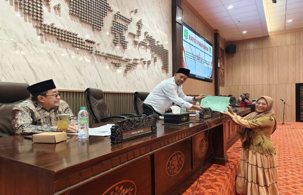 Foto: Paripurna PU Fraksi -fraksi terhadap perubahan APBD 2025