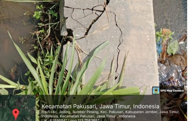 Foto: Penampakan proyek Irigasi di Sumberpinang terlihat banyak yang retak.