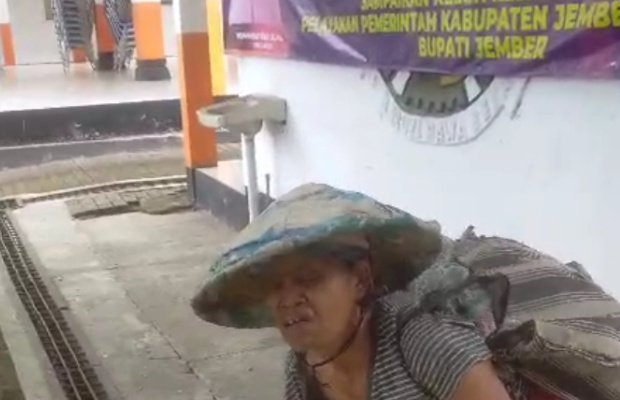 Foto: Seorang nenek bernama Sumiati viral ditiktok
