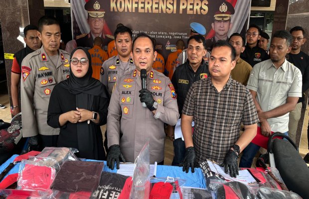 Foto: Kapolres Lumajang AKBP Alex Sandi Siregar, memimpin konferensi pers