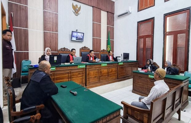Foto : Suasana sidang putusan di PN Tipikor Surabaya, Selasa (19/8/2025).