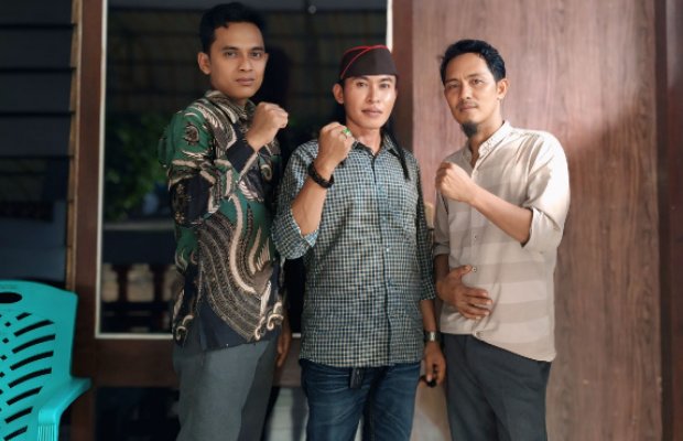 Foto: Korban pengancaman bersama tim hukum nya