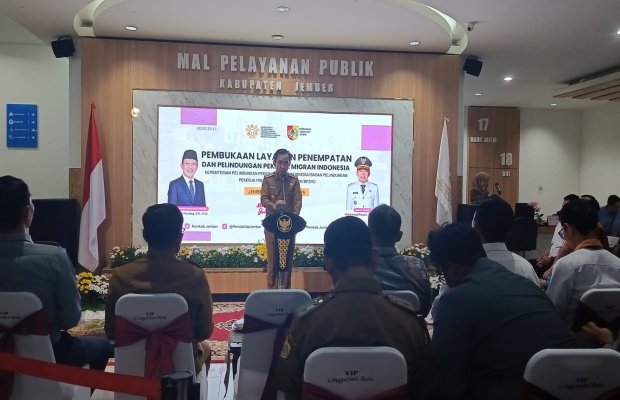 Foto: Pemkab Jember saat meresmikan Layanan PMI di Mal Pelayanan Publik