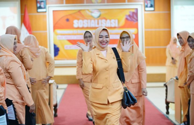 Foto: Pengurus Dharma Wanita Kota Probolingo Saat Rayakan HUT Ke-26