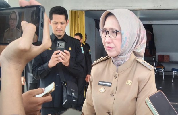 Foto: Bupati Lumajang, Ir. Indah Amperawati (Bunda Indah), dikonfirmasi wartawan