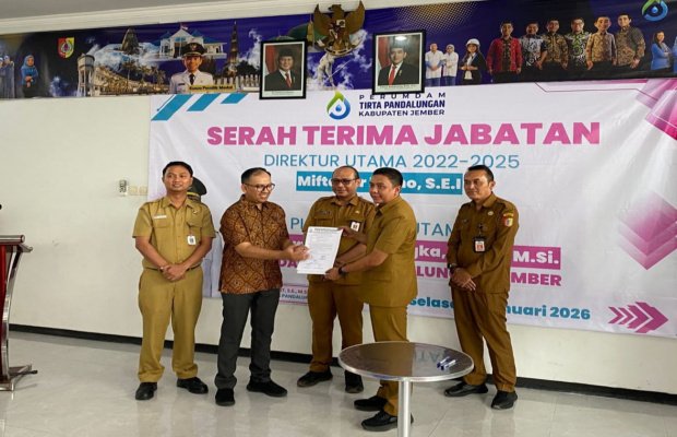 Foto: Regar Jeane Dealen Nangka, Miftahur Ridho dan sekda Jember Akhmad Helmi Luqman,