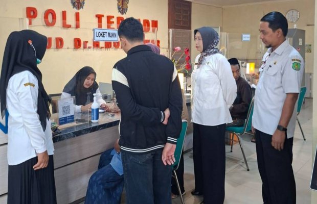 Foto: Direktur RSUD dr. Moh Anwar Sumenep, dr. Erliyati didampingi Kepala Bidang Pelayanan Rumah Sakit saat sidak