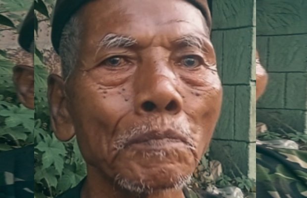 Foto: Kakek Parman saat dikonfirmasi MEMO online pada Rabu 1 April 2026. di depan RS IBI Tegalbesar.