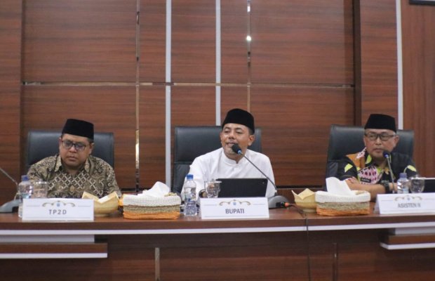 Foto: dr. Mohammad Haris (tengah) Bupati Probolinggo Pimpin Rakor Kecamatan SAE