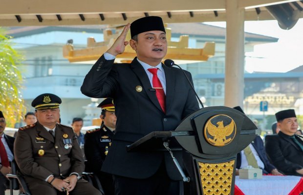 Foto : Wakil Bupati Lumajang, Yudha Adji Kusuma, saat memimpin Upacara Peringatan Hari Lahir Pancasila Tahun 2026 di Alun-Alun Kabupaten Lumajang, Senin (1/6/2026).