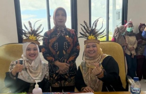 Foto: (Tengah) dr. Elliyati, Direktur RSUD dr. H. Moh. Anwar Sumenep  