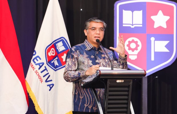 Foto: Menaker Yassierli saat menjadi pembicara dalam Global Parenting Summit 2026 bertema Future Skills untuk Generasi Masa Depan Indonesia di Bandung