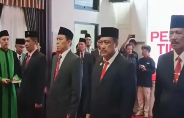 Foto: Prosesi pelantikan dan pengambilan sumpah jabatan Sejumlah pejabat Pemkab Sumenep, Selasa (23/6/2026) malam. 