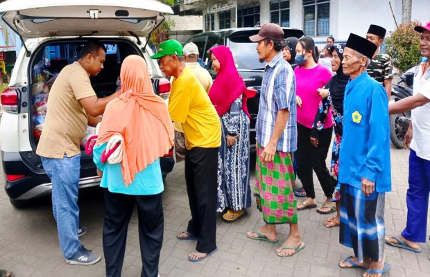 Foto : Program TJSL “Jumat Berkah” Dilaksanakan Secara Rutin