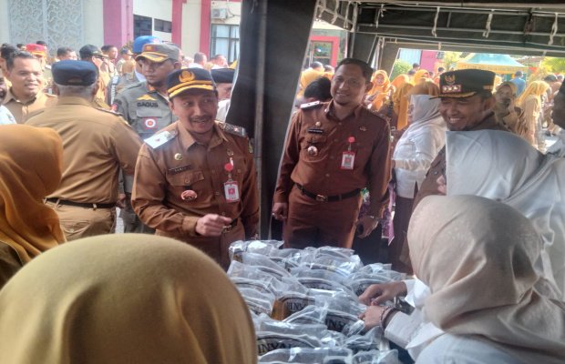 Foto: (Dari kanan) Bupati Fauzi, Sekda Agus, dan Kepala DKUPP Sumenep, Moh. Ramli
