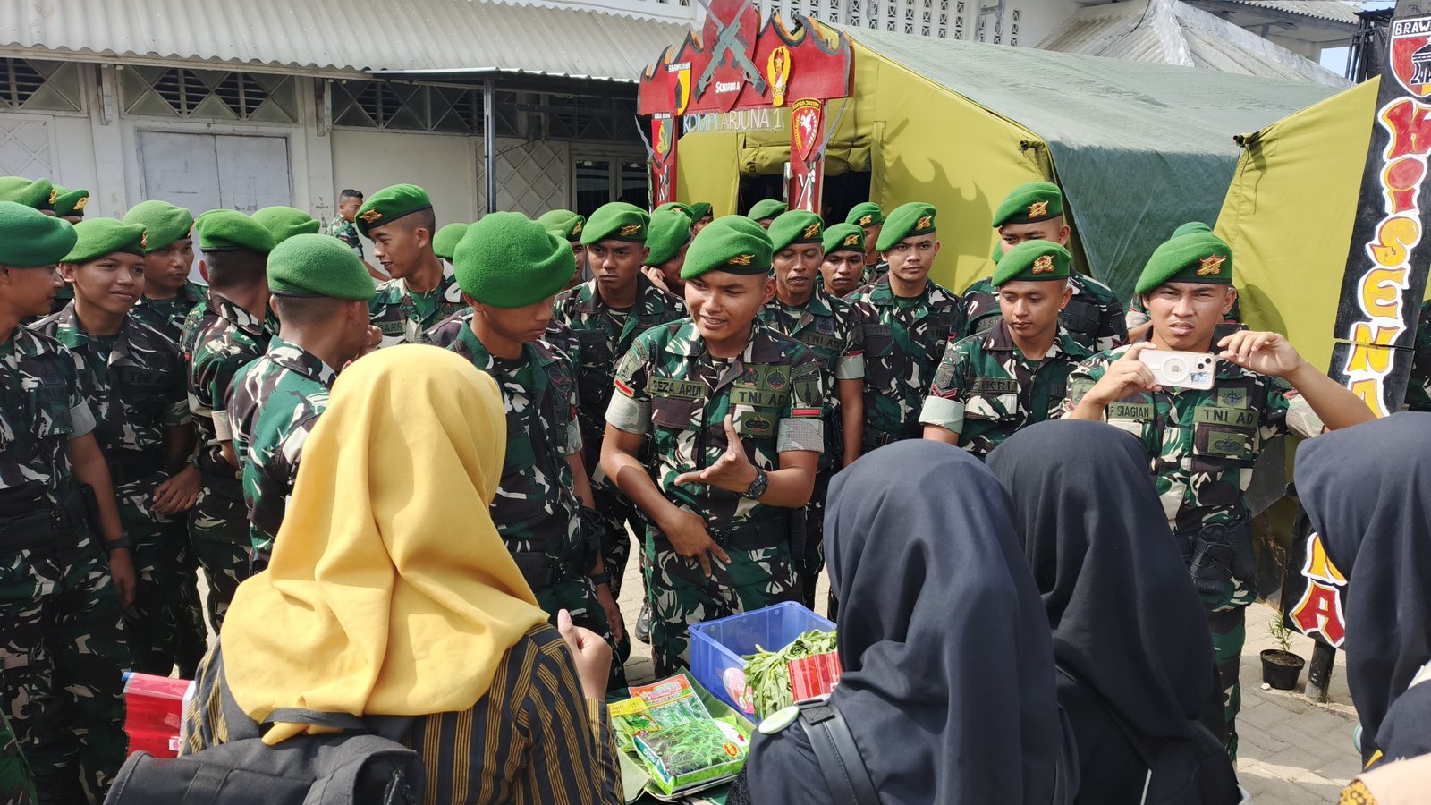 Foto: Binar Squad Belajar Bela Negara dan Ketahanan Pangan, MPLS Binar Junior High School di Yonif TP 931