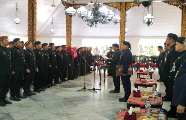 Foto: pelantikan Pejabat Administrator dan Pengawas oleh Bupati Fauzi 