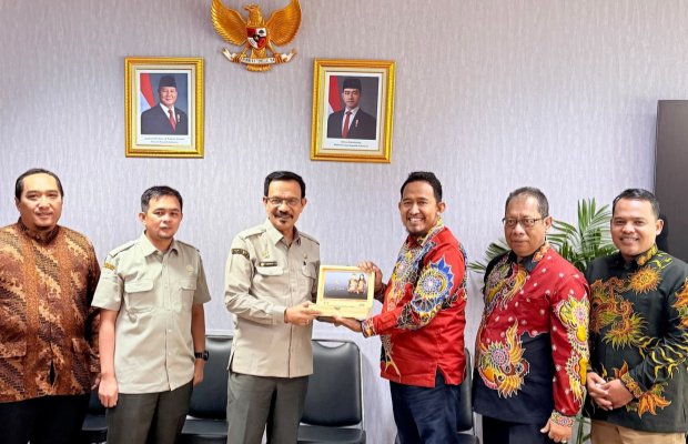 Foto: Bupati Sumenep Ach. Fauzi Wonsojudo Didampingi Kadis Pertanian saat di Kementan RI 