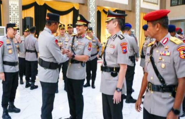 Foto : Pelaksanaan serah terima dipimpin Kapolda Jatim