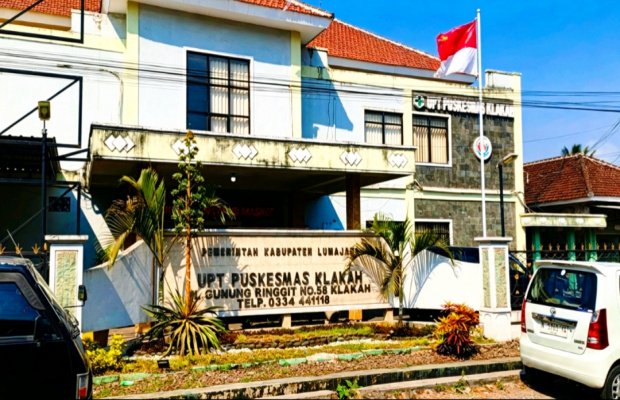 Foto : Puskesmas Klakah nampak dari depam