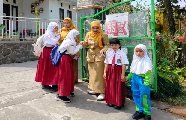 Foto: SDN Sidomulyo 02 Kota Batu mengajak para siswa Tanamkan Budaya Sopan Santun