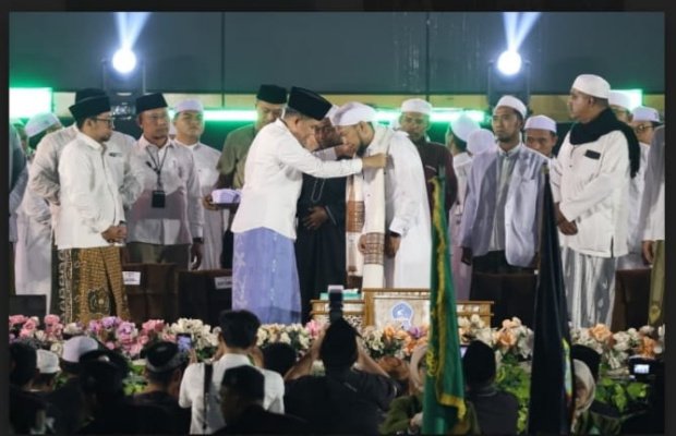 Foto: Gus Fawait diacara Sholawat Akbar HUT ke- 81 RI