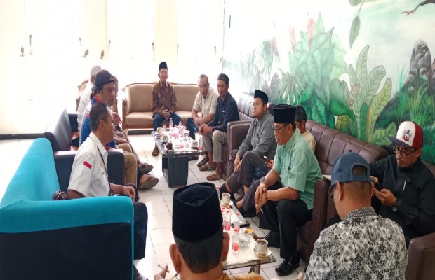 Foto: Suasana saat mediasi antara petani dengan Yayasan IIBS Al-Izzah