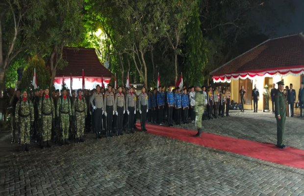Foto: Mayor Cba Agus Soetanto Paung Kodim 0820 Probolinggo Pimpin Apel Kehormatan dan Renungan Suci