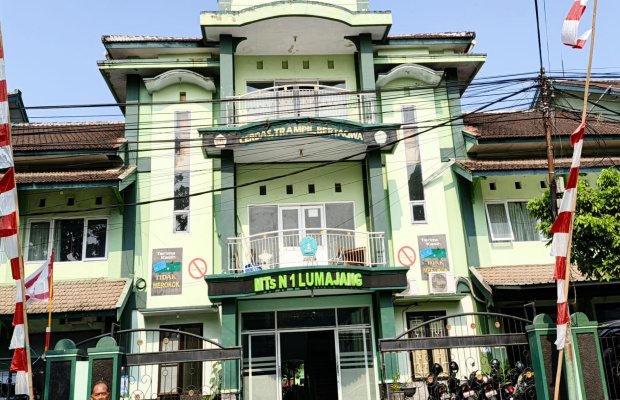 Foto : MTsN Lumajang dari depan