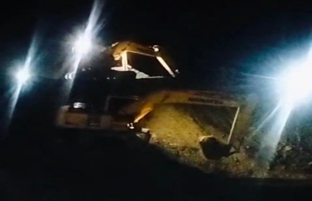 Foto: (Dok. Memoonline) Aktivitas Penambangan emas Ilegal di Buranga pada Malam hari 