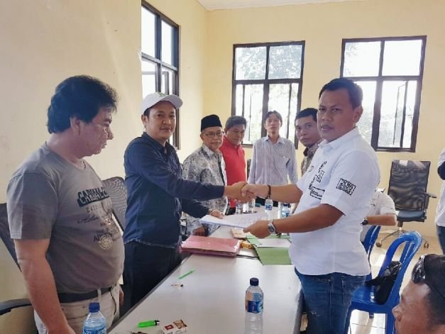 Penerimaan Berkas Pendaftaran Bakal Calon Kepala Desa Tambun Oleh Panitia Pilkades