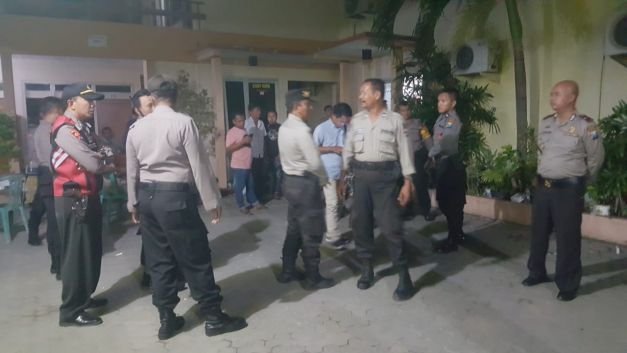 Foto: Aksi demo gabungan saksi parpol di pamekasan