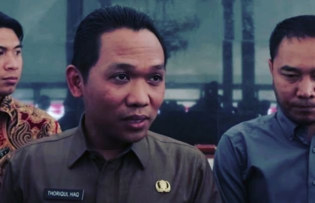 Foto : Bupati Lumajang H. Thoriqul Haq, saat menyampaikan keterangannya didepan awak media 