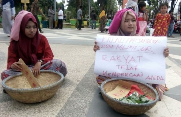 Foto: aktivis majasiswa sumenep saat melakukan teatrikal