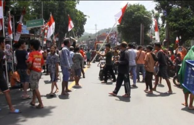 Foto: Aksi blokade jalan