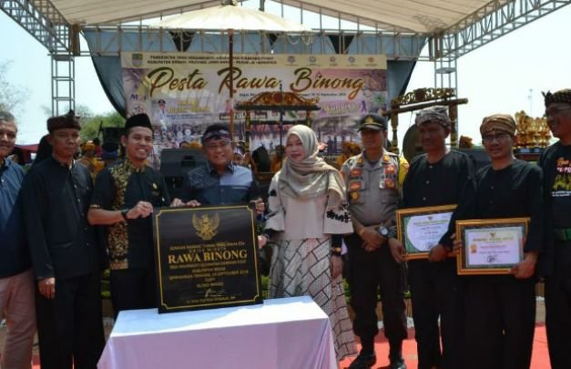 Foto : Bupati Bekasi di Event 'Pesta Rawa Binong dan Bumdesa Expo 2019'.