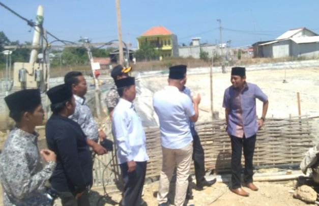Foto: Anggota DPRD Sampang saat Sidak Tambak Udang ilegal