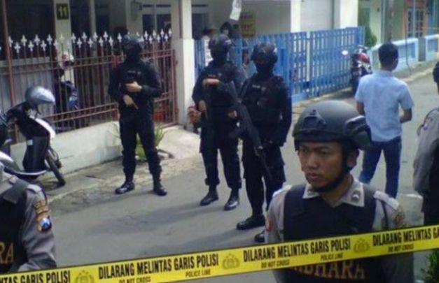Foto: penangkapan terduga teroris di Malabg