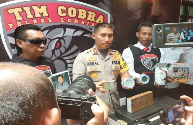 Foto: Kapolres Lumajang, AKBP DR. Muhammad Arsal Sahban SH SIK MM MH, (tengah)