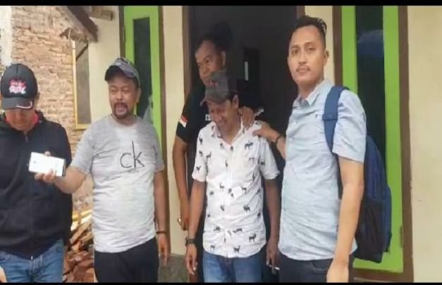 Foto: tersangka kasus tipikor peningkatan jalan ruas usai diterbangkan dari ciligon banten