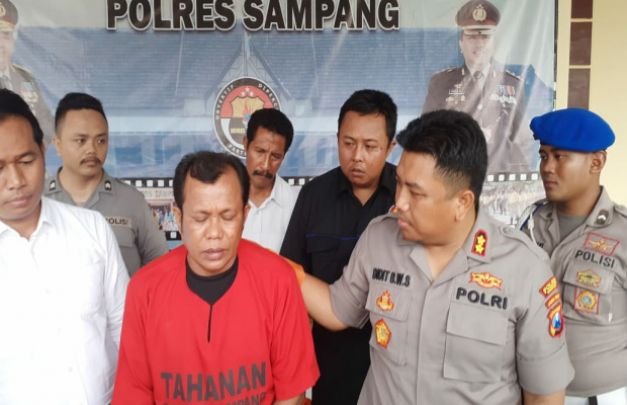 Foto : Saihun,  pelaku pencabulan   saat konferensi pers