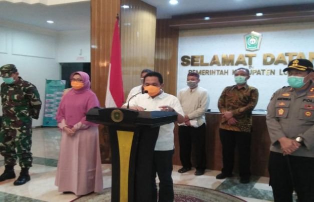Foto: Bupati Lumajang H. Thoriqul Haq, saat menyampaikan pengumuman.