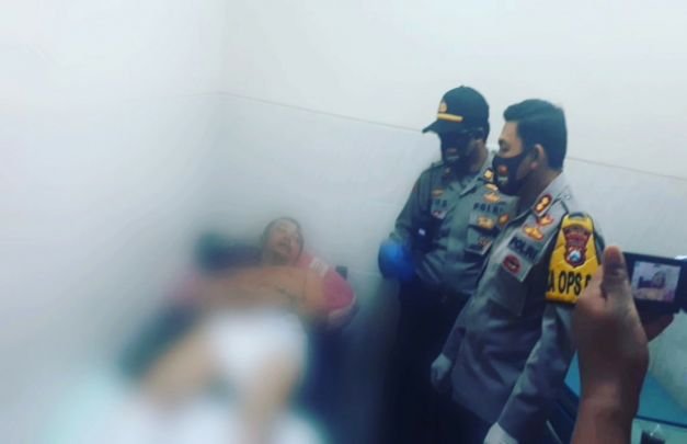 Foto: Kapolres Lumajang Lumajang AKBP Adewira Negara Siregar bersama Kapolsek Candipuro 